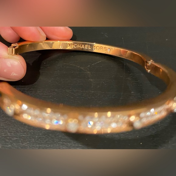 Michael kors rose gold bracelet - Picture 2 of 3
